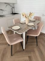 Обеденная группа: Стол раздвижной Универсальный (белый) + Стулья Дублин (чёрный)