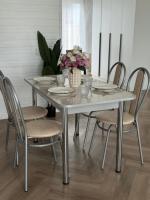 Обеденная группа: Стол раздвижной Универсальный + Стулья Венский (металлик)